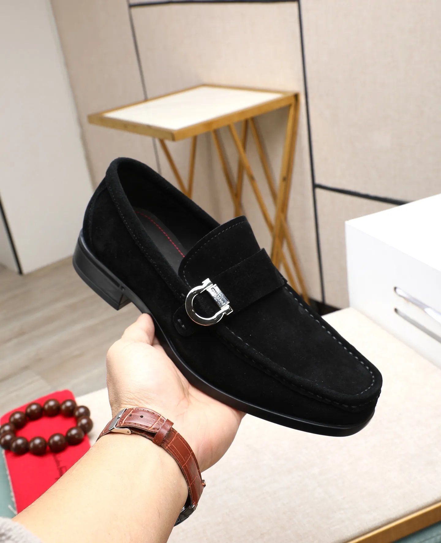 Men's clothing and shoes 💰700📛📛High-end goods! Salvatore Ferragamo is the world's top luxury footwear brand. It comes from Italy, the kingdom of fashion. It is famous all over the world for its traditional handmade design and novel styles... 🚶🏻🚶🏻 Top-quality suit shoes are sold simultaneously at the counter. This style is purely handmade. The fabric is imported Italian calfskin➕soft water-dyed cowhide lining. Specially available with original deep rubber outsole🌀🌀Size: 38➖44